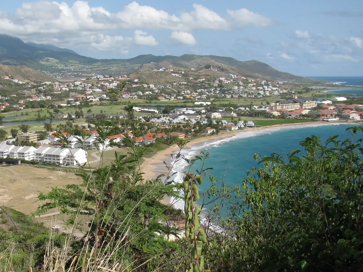 Die Küstenlinie im Gebiet von Frigate Bay auf St. Kitts